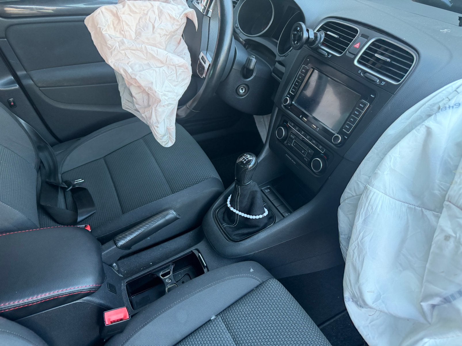 Volkswagen Golf 1.2 TSI 77KW voor onderdelen en  Schade !!, Voorwielaandrijving, 4 cilinders, 610 kg, 49 €/maand