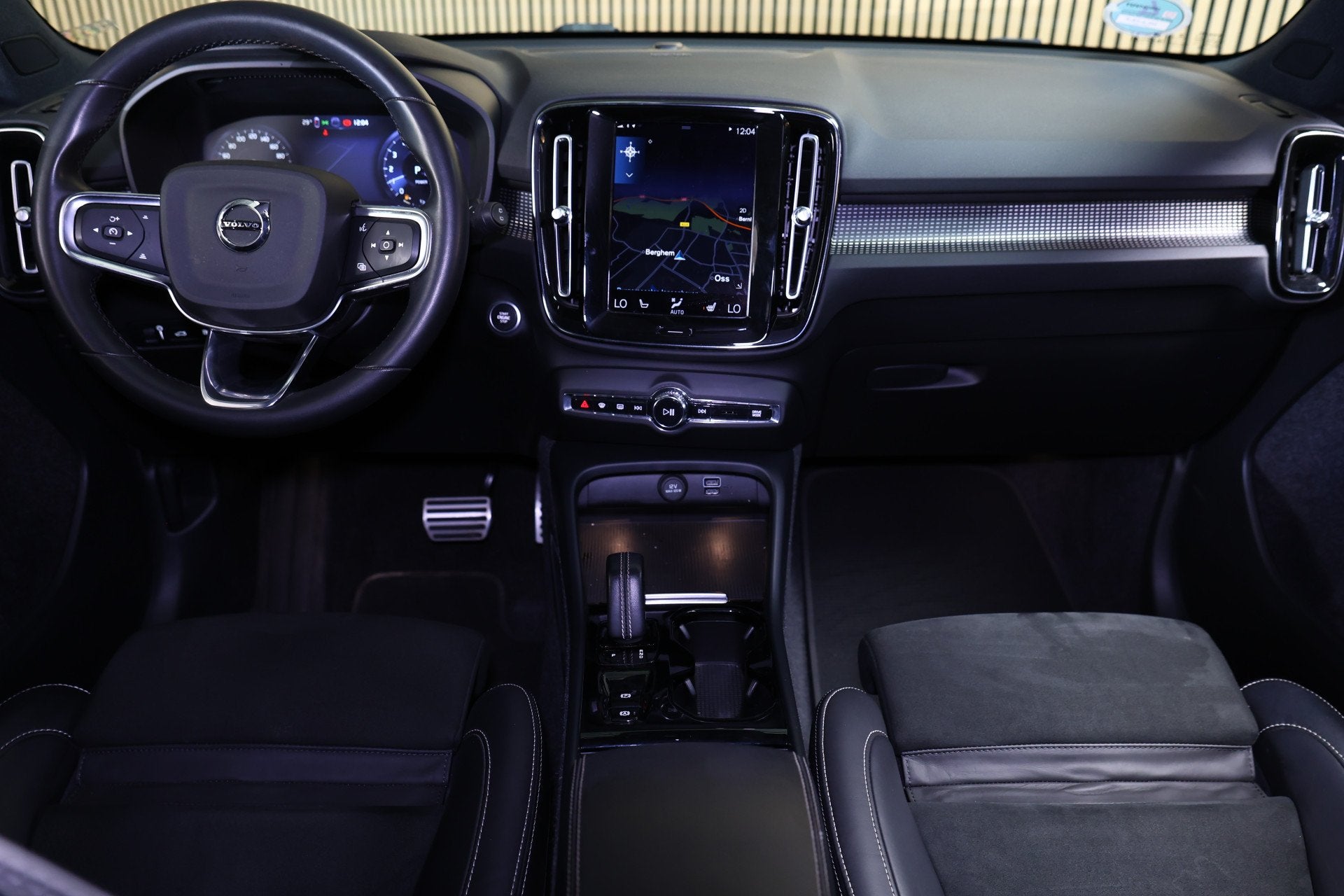 Volvo XC40 1.5 T5 Recharge R-Design AVM H&K CARPLAY MEMORY N, Adaptive Cruise Control, Euro 6, Leder en Stof, Plug-in hybride