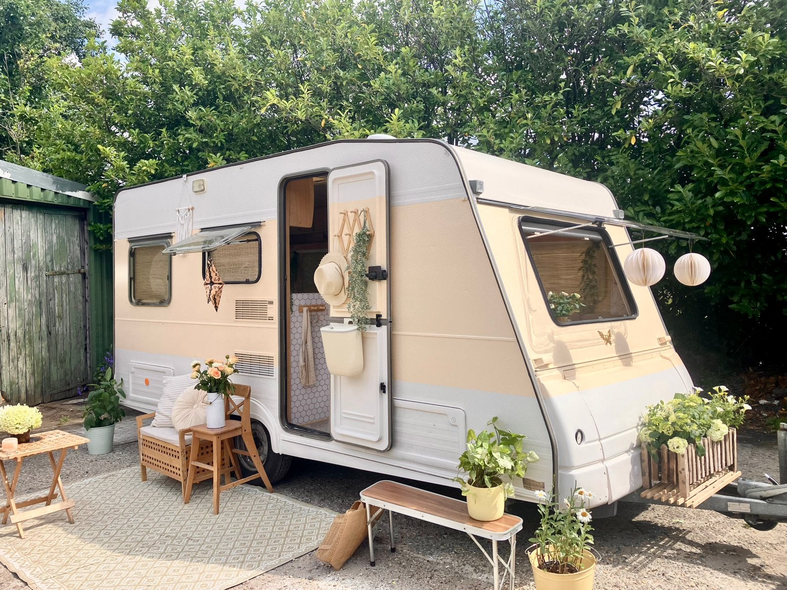 Caravan te koop/ 5 pers +stapelbed /Groot onderhoud gehad, Caravans en Kamperen, Koelkast, Bedrijf, Treinzit, 4 tot 5 meter