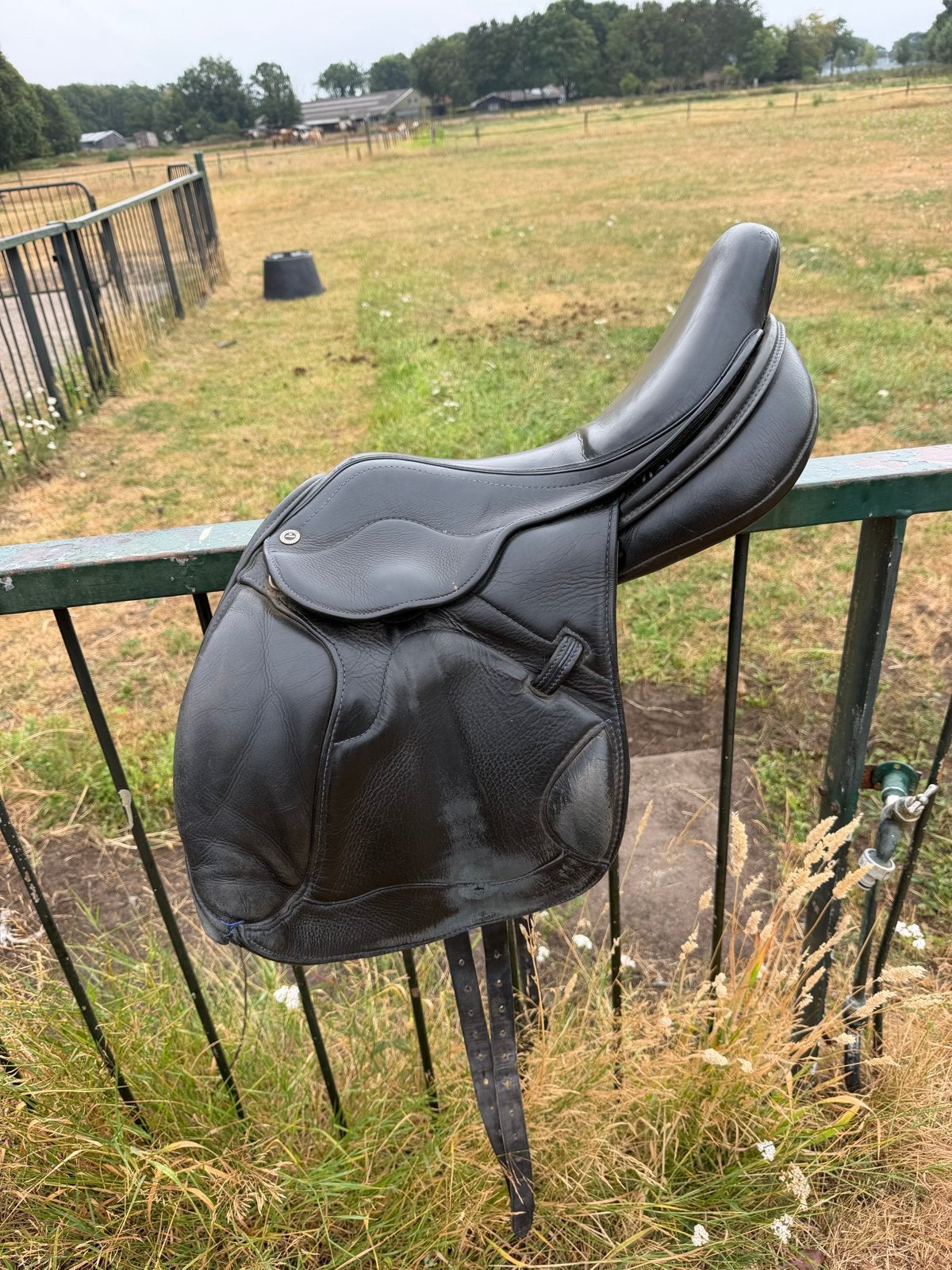 Award saddle, 17,5 inch, Ophalen, L (17.5 inch), Gebruikt, Close contact