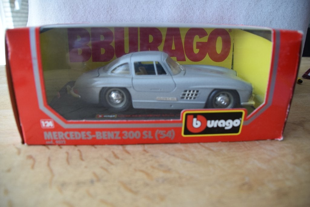 modelauto 1:24, Hobby en Vrije tijd, Modelauto's | 1:24, Ophalen of Verzenden, Zo goed als nieuw, Auto, Bburago
