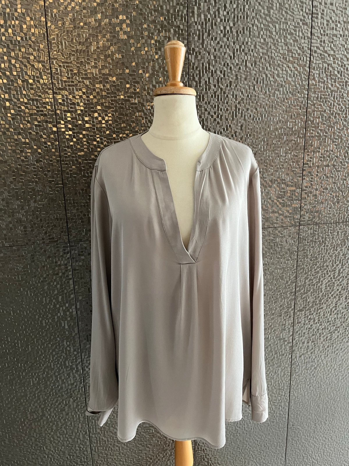 Dea Kudibal XL Taupe Zijde Blouse, Kleding | Dames, Ophalen of Verzenden, Zo goed als nieuw, Maat 46/48 (XL) of groter, Beige