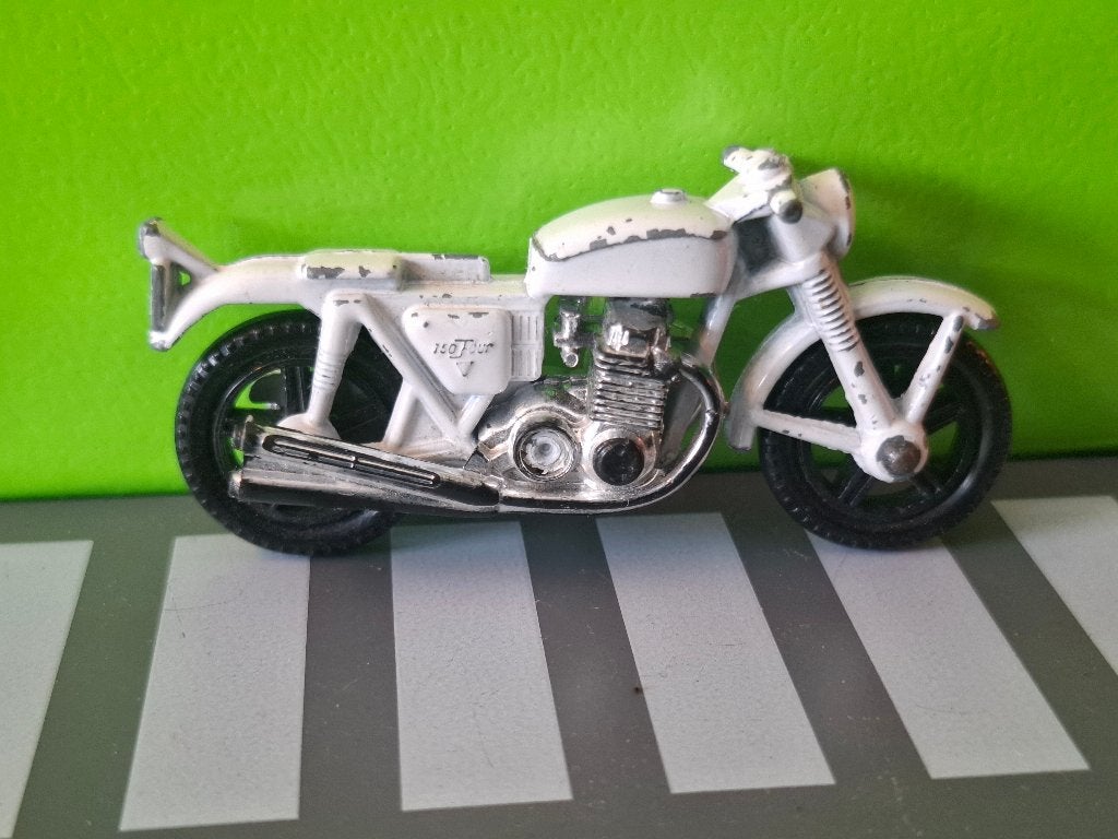 Matchbox 33 - Honda 750 Motorcycle [wit] 1/50, Ophalen of Verzenden, Gebruikt, Motor