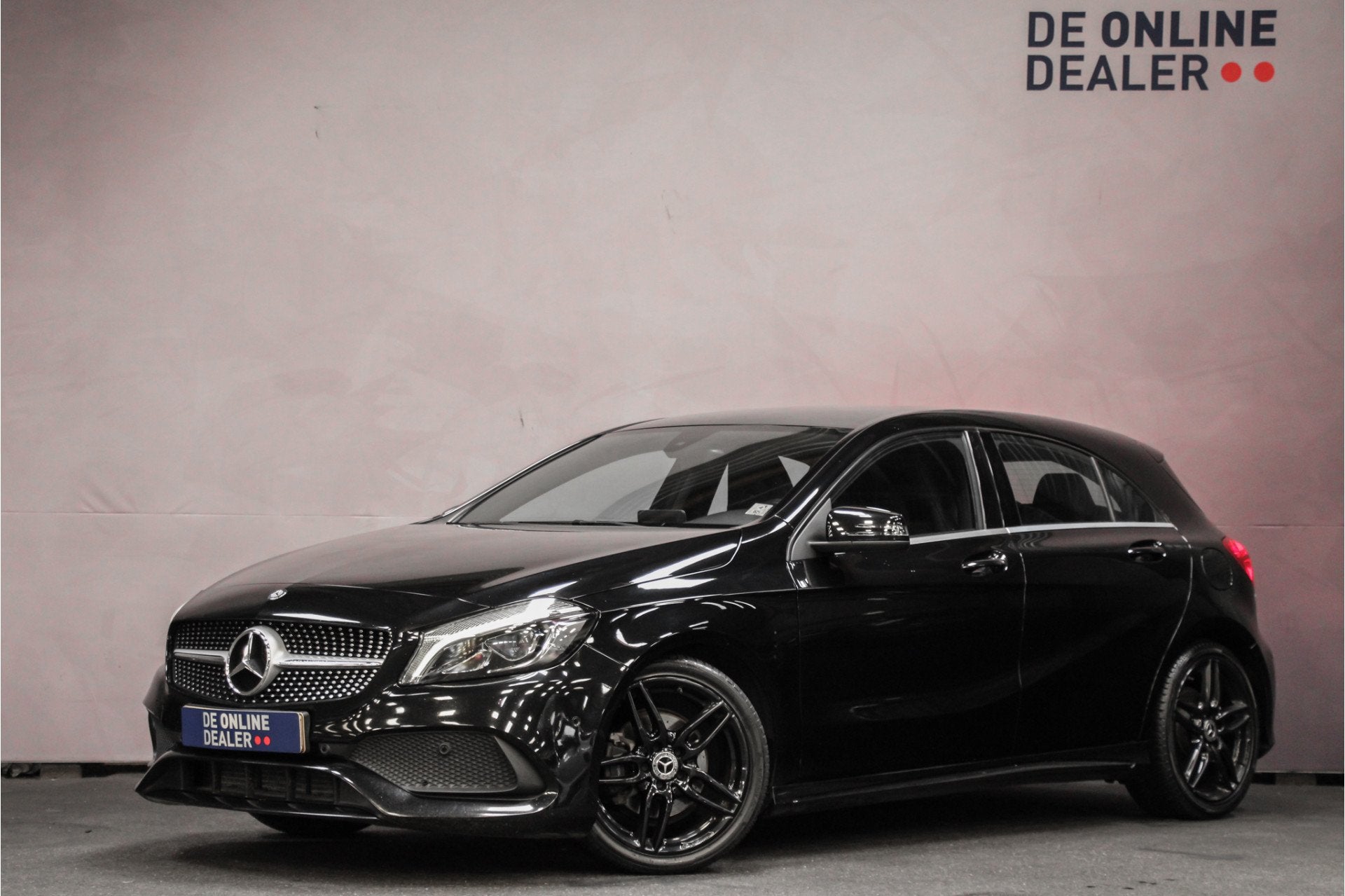 Mercedes-Benz A-Klasse 180 AMG Edition |LED|Cruise|Navi|Trek, Auto's, Voorwielaandrijving, Parkeerassistent, Gebruikt, Euro 6