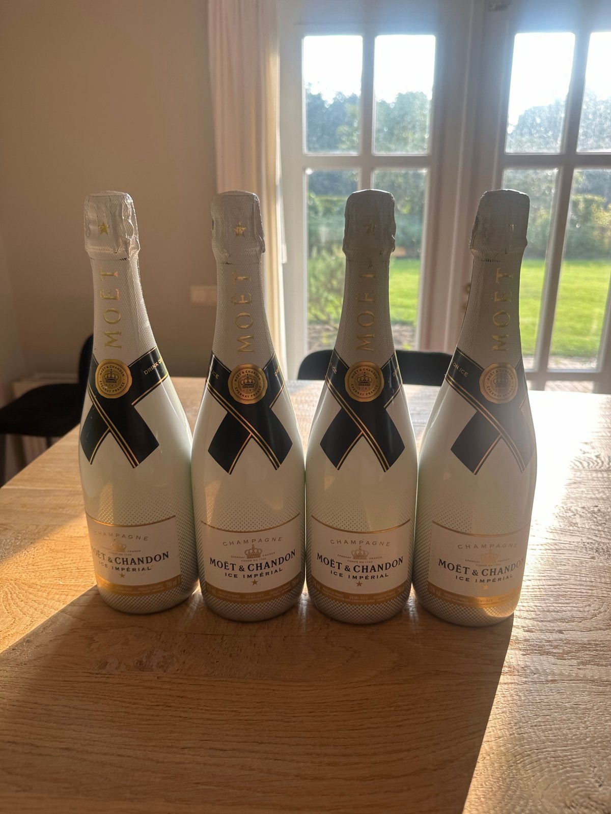 Decoratieve Moët & Chandon flessen, Gebruikt, Ophalen of Verzenden, Modern, Wit