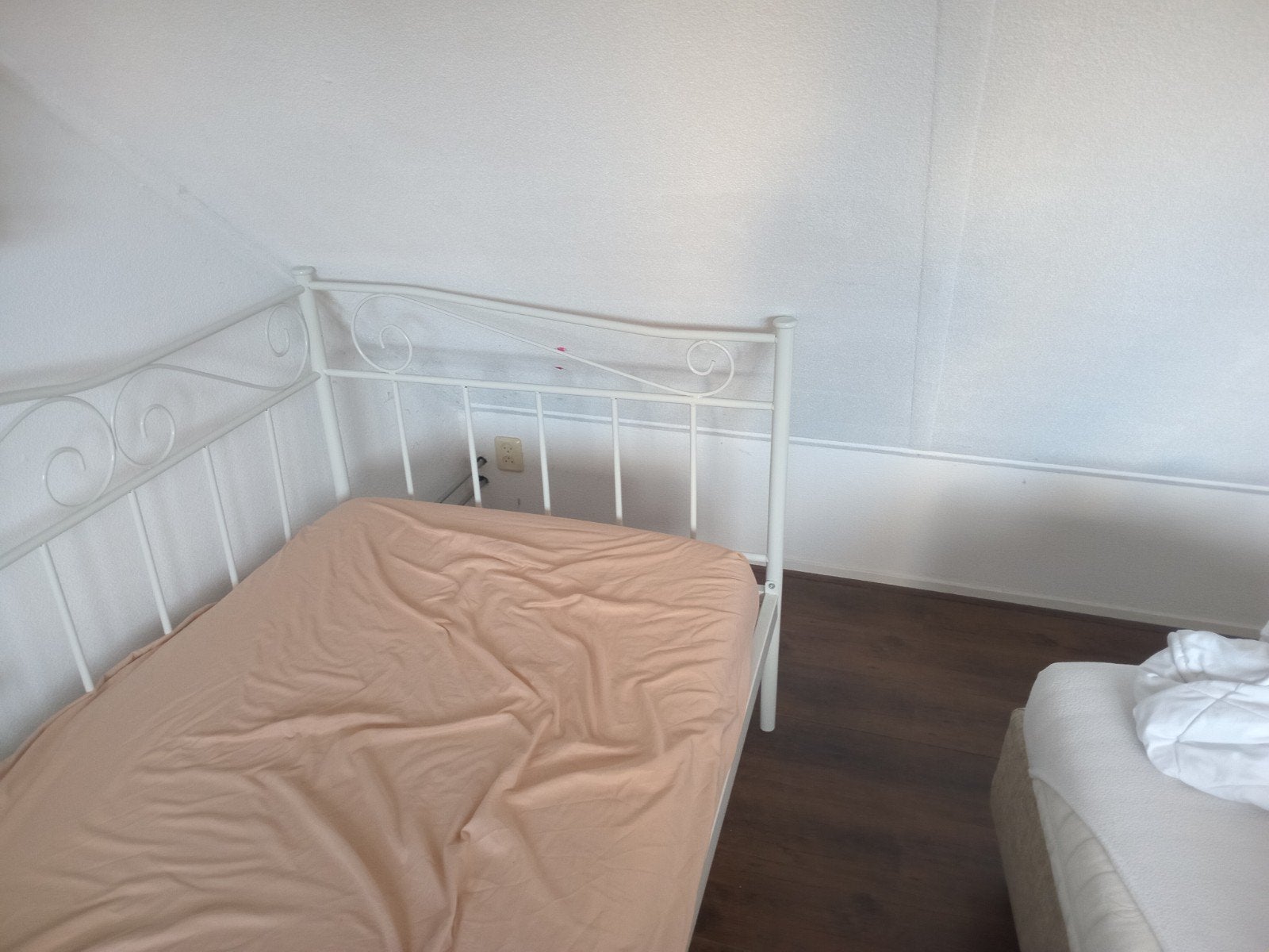 Mooi wit metalen bed voor meisjes, Gebruikt, 90 cm, Eenpersoons, Wit