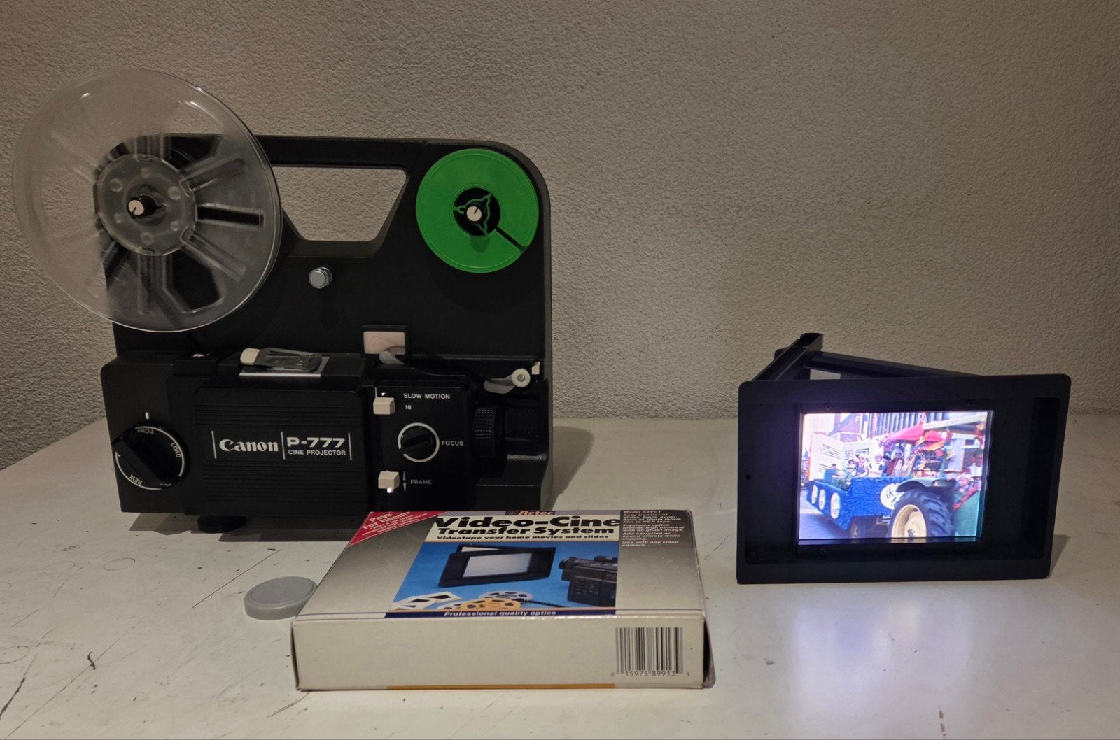 CANON P 777 SUPER 8 FILMPROJECTOR met MINISCHERM, Audio, Tv en Foto, Ophalen of Verzenden, 8mm film