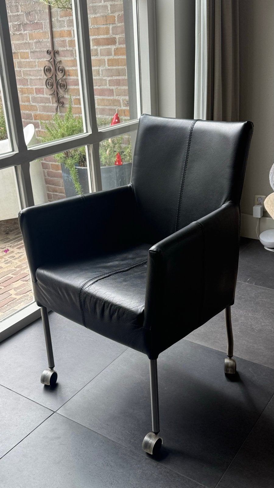 6 Zwarte Leren Eetkamerstoelen op Rolletjes, Huis en Inrichting, Stoelen, Ophalen, Gebruikt, Zwart, Leer