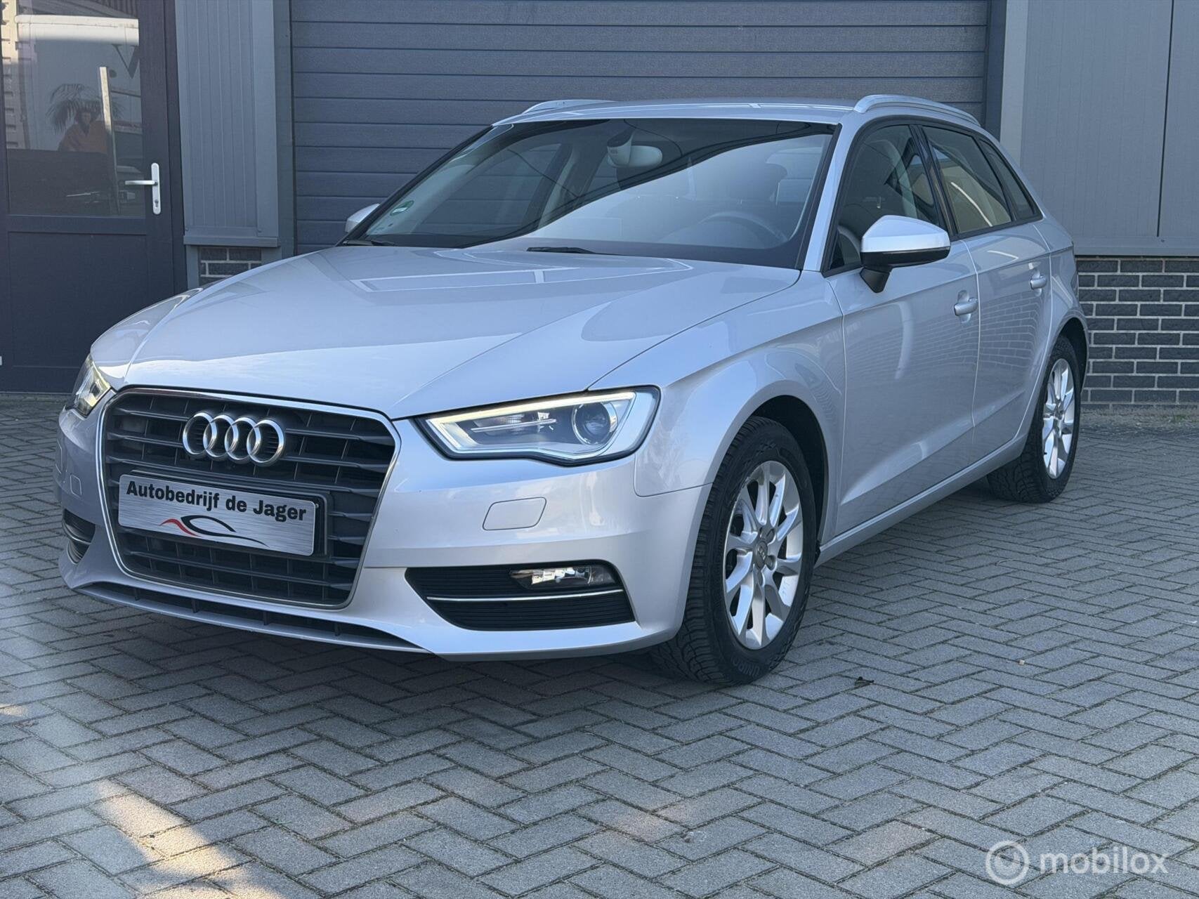 Audi A3 Sportback 1.4 TFSI Ambition/ O. HISTORIE/ NAV/ APK, Stof, Gebruikt, 122 pk, 650 kg