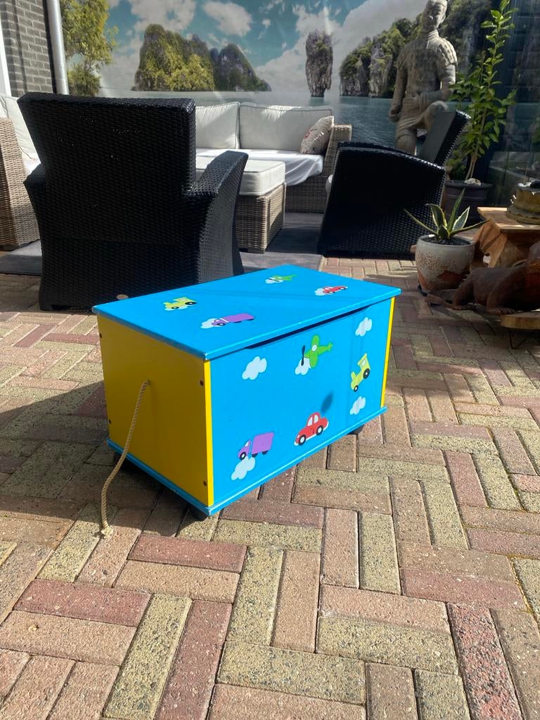 Blauwe speelgoedkist met voertuigen. 60x37x39, Ophalen of Verzenden, Gebruikt, Jongen of Meisje