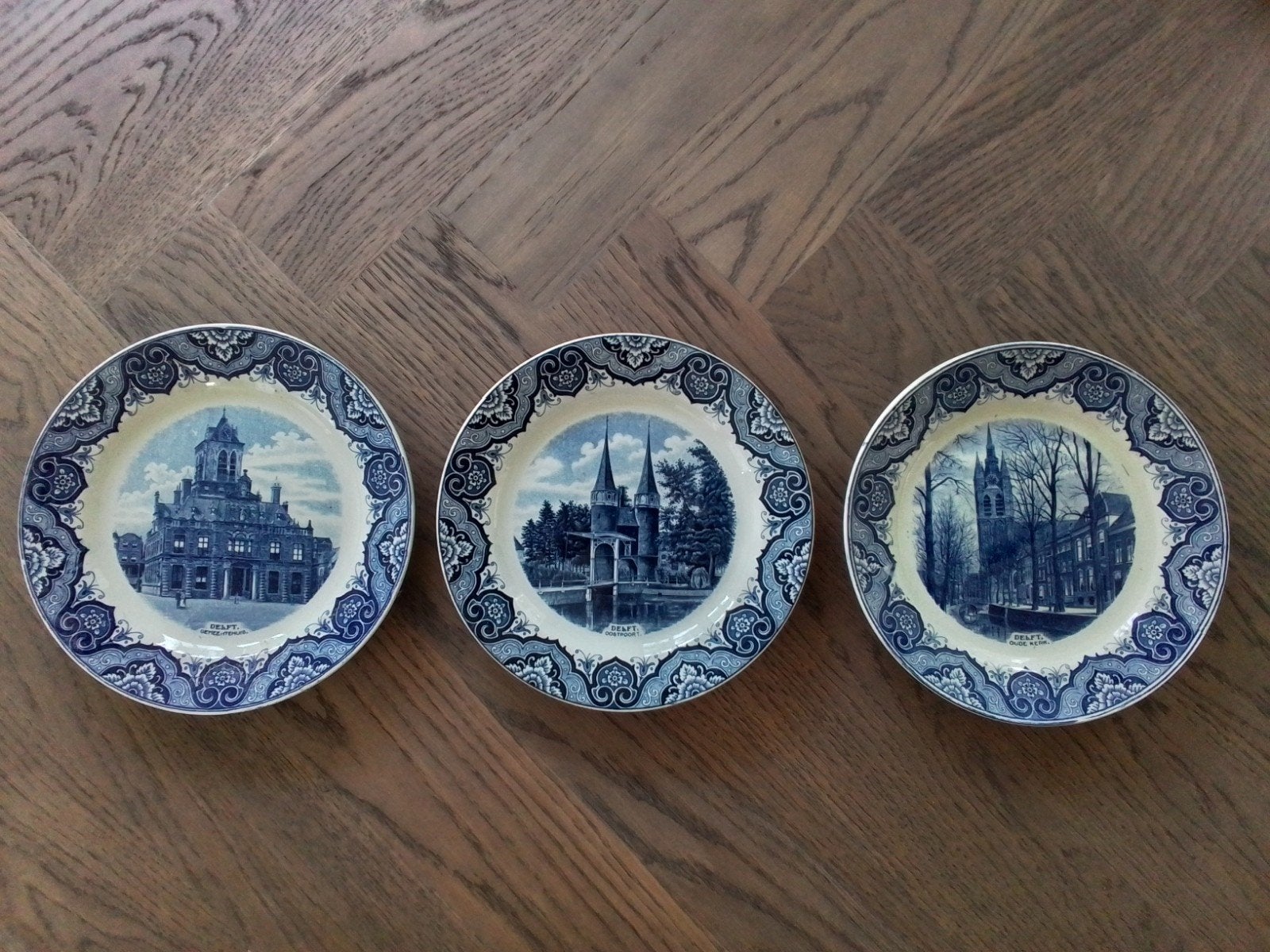 Drie bordjes met stadsgezichten Delft, Antiek en Kunst, Antiek | Wandborden en Tegels, Ophalen