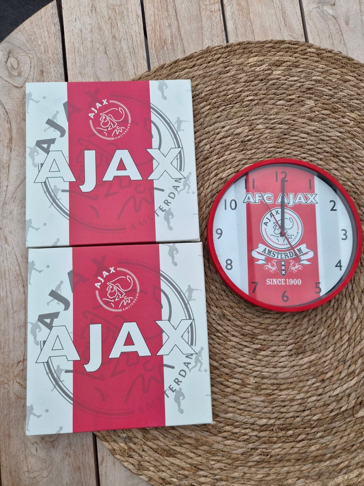 Ajax wandklok + 2 schilderijen, Ophalen of Verzenden, Zo goed als nieuw, Analoog, Wandklok