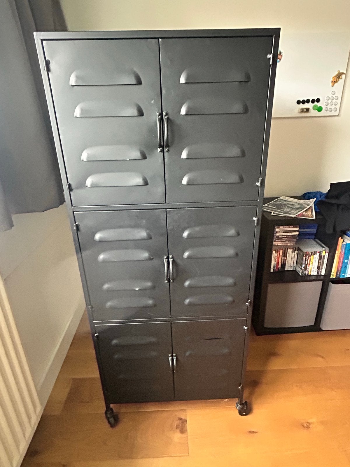 Zwarte metalen locker kast met 6 deuren en wielen, Ophalen, Gebruikt, 50 tot 100 cm, Metaal