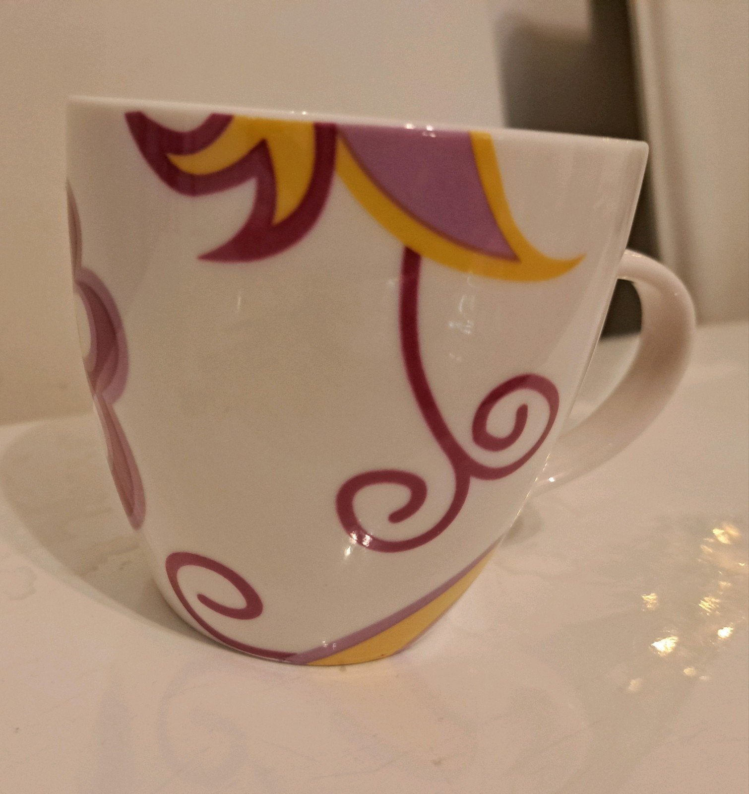 DE Douwe Egberts mok kop bloemmotief, Huis en Inrichting, Keuken | Servies, Ophalen of Verzenden, Porselein, Overige stijlen, Kop(pen) en/of Schotel(s)
