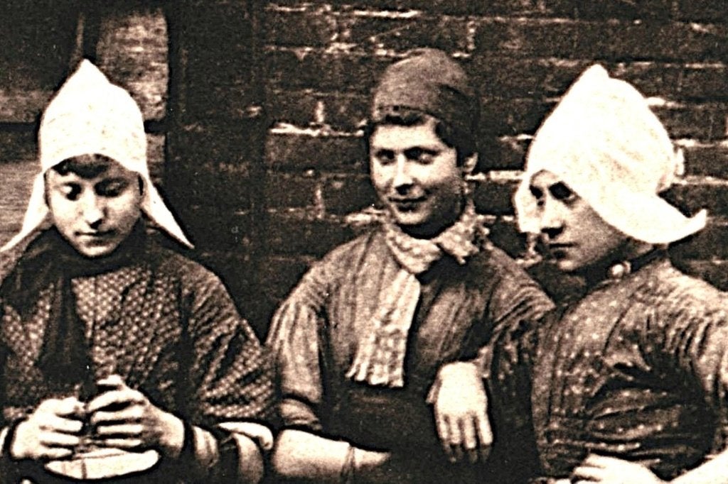 936223 Volendam Klederdracht Nette oude kaart Onbeschreven, Ophalen of Verzenden, Voor 1920, Ongelopen, Noord-Holland
