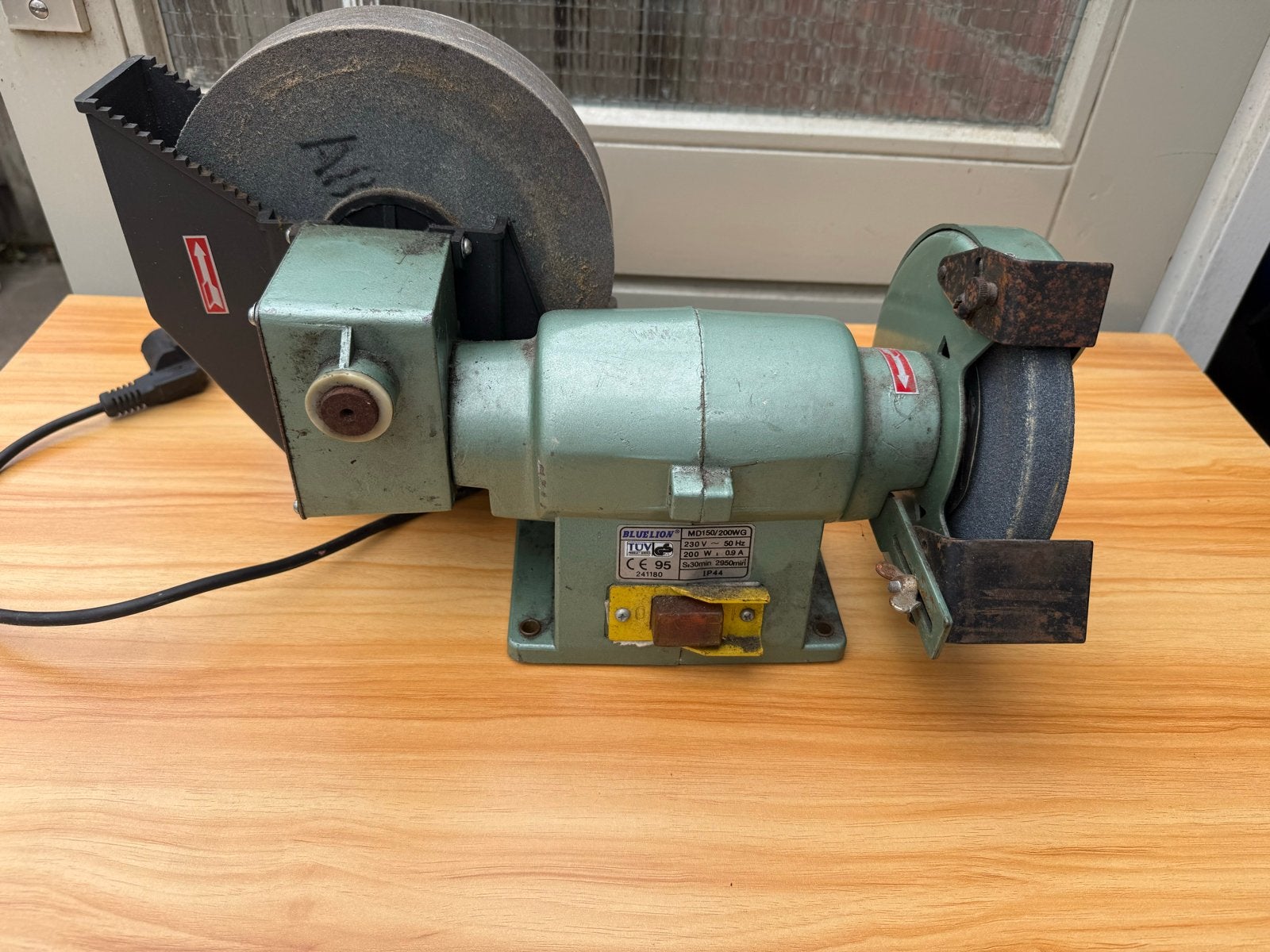 Robuuste werkbankslijpmachine - Ideaal voor diverse klussen, Ophalen, Gebruikt, Minder dan 700 watt, Werkbankslijpmachine