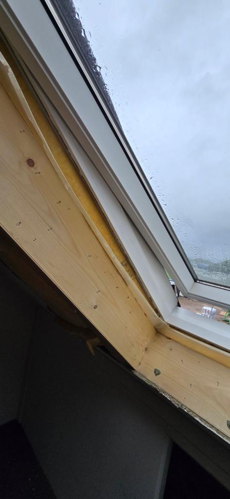 VELUX dakraam compleet met gootstukken, 10 jaar oud, Doe-het-zelf en Verbouw, Kozijnen en Schuifpuien, 75 tot 150 cm, Raamkozijn