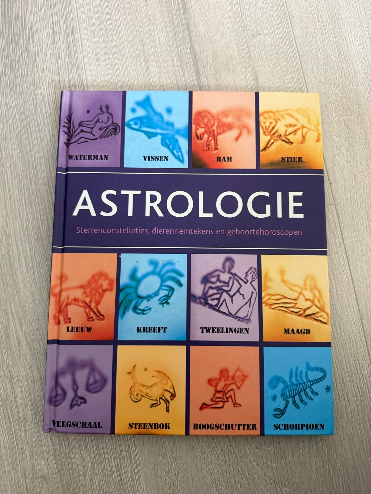 Astrologie: Sterrenconstellaties, Dierenriemtekens, Boeken, Ophalen of Verzenden, Zo goed als nieuw, Astrologie, Achtergrond en Informatie
