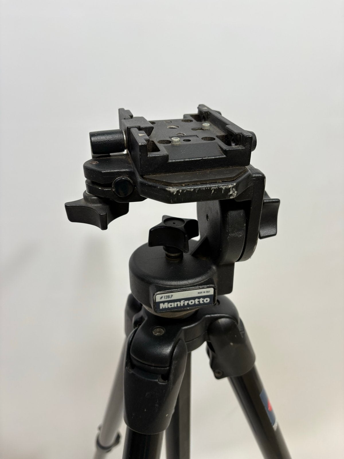 Manfrotto 055AB Driepoot Statief met 128LP Statiefkop, Ophalen, Gebruikt, Snelkoppelingsplaat, Driepoot