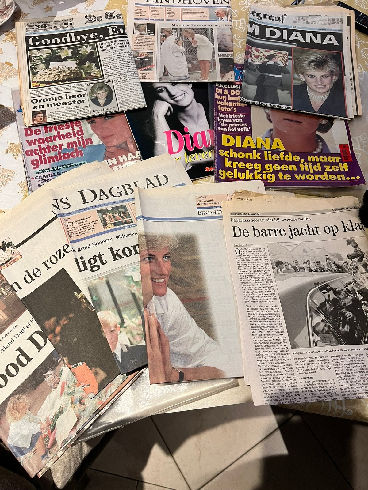 Media dood Prinses Diana, the Princess of Wales - 31.08.1997, Boeken, Tijdschriften en Kranten, Ophalen of Verzenden, Zo goed als nieuw