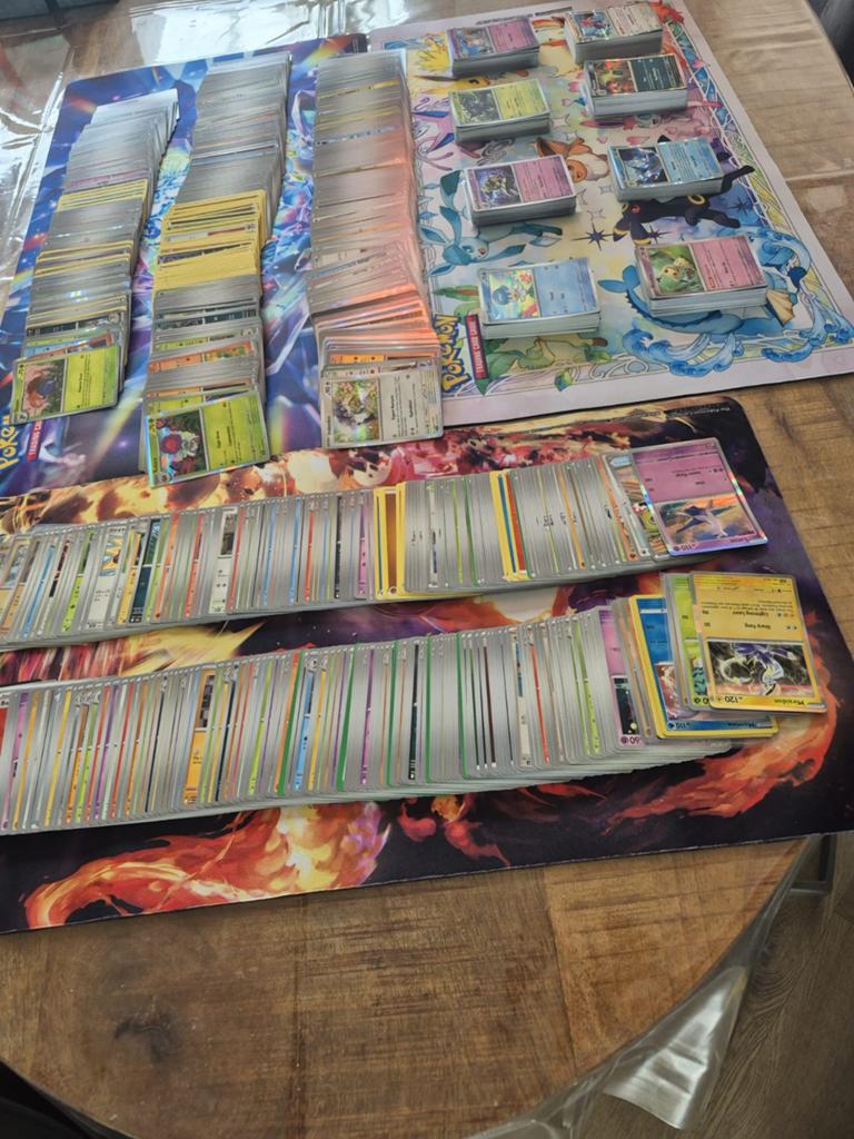 Een mooie partij van 800 pokemon kaarten., Hobby en Vrije tijd, Verzamelkaartspellen | Pokémon, Ophalen of Verzenden