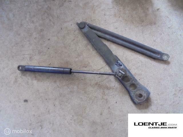 Motorkapscharnier BMW e30 325i 323i 320i 318i 316, Gebruikt, Ophalen of Verzenden, BMW, BMW