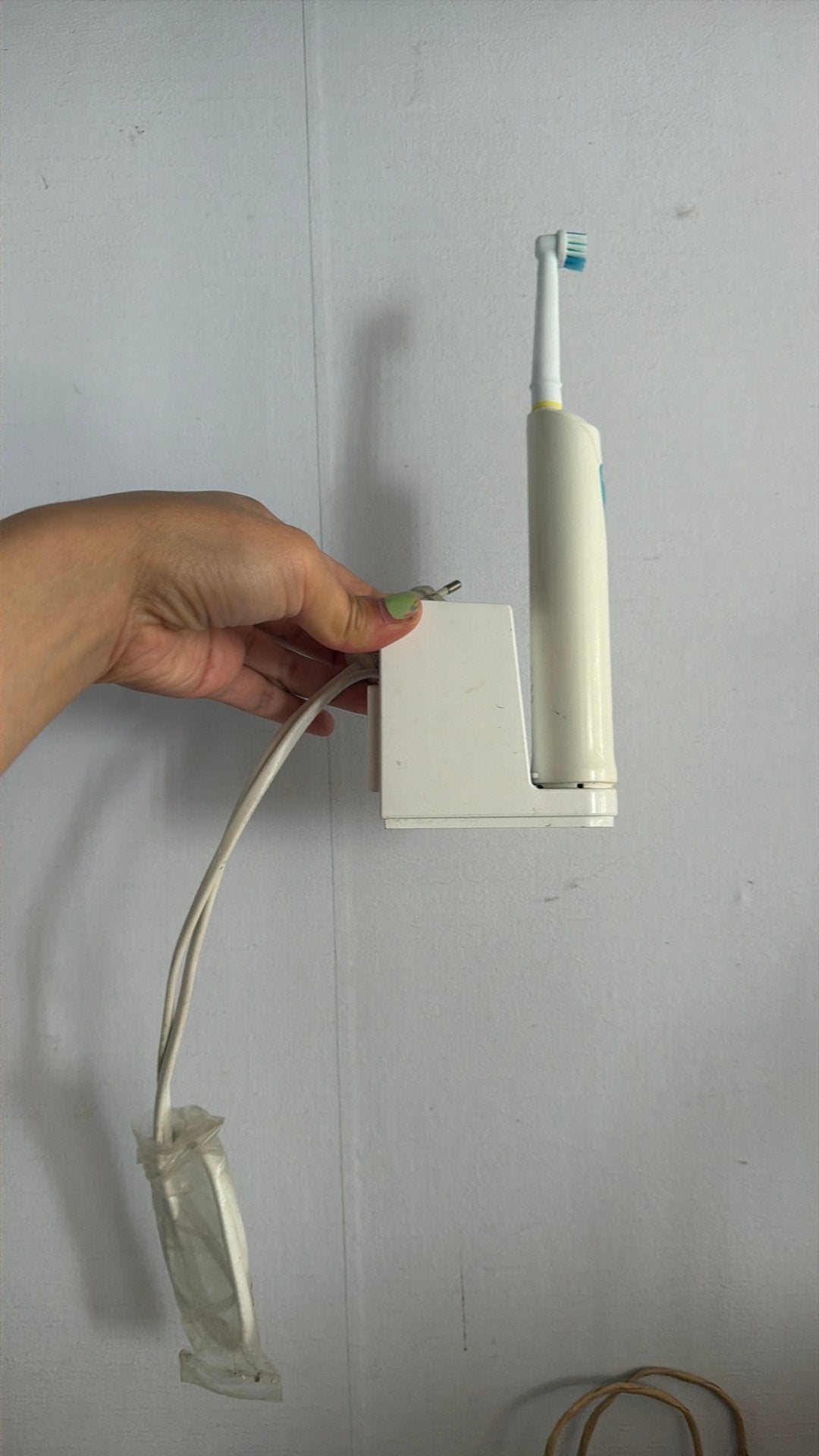 Braun oral b electrisch tandenborstel gebruikt met lader, Ophalen of Verzenden, Gebruikt, Tandenborstel