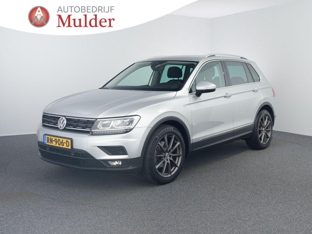 Volkswagen Tiguan 1.4 TSI Comfortline Business | ACC | Carpl, Voorwielaandrijving, Stof, Gebruikt, 4 cilinders