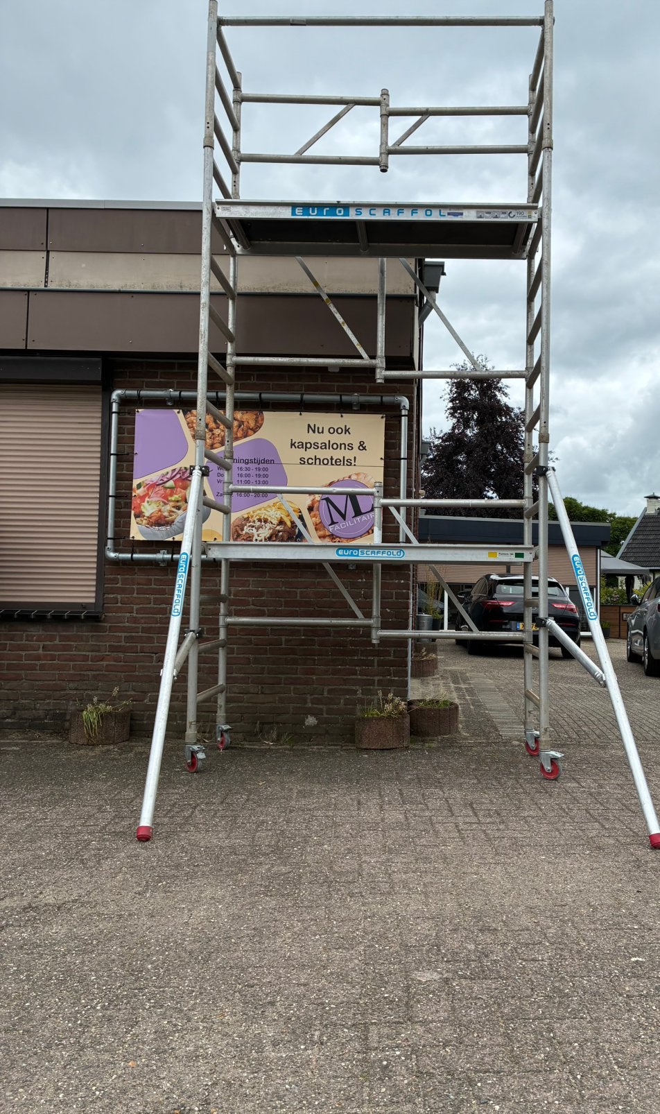 Smalle rolsteiger te koop met een werkhoogte is van 6 meter, Doe-het-zelf en Verbouw, Steigers, Ophalen, Gebruikt, Rolsteiger of Kamersteiger