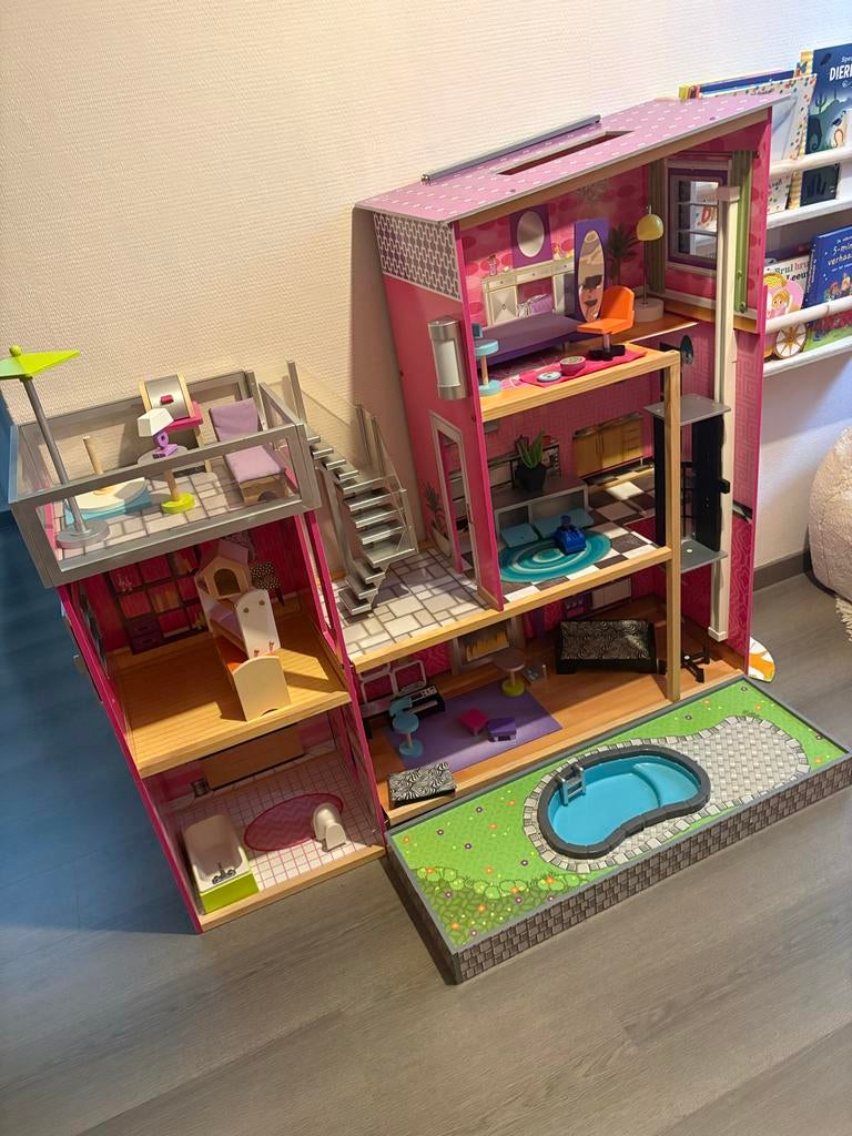 Groot barbiehuis poppenhuis met meubels, Ophalen, Gebruikt, Poppenhuis