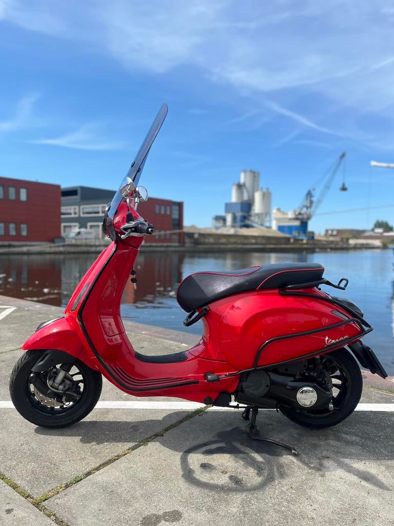 Vespa Primavera 125 3V i.e. Akrapovič Veel extra’s 125cc, Ophalen, Overige modellen, 125 cc, Zo goed als nieuw