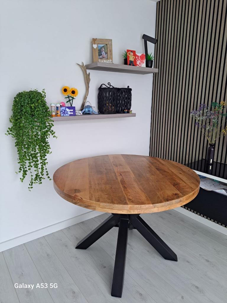 Nieuwe ronde mangohouten eettafel met zwart onderstel, Huis en Inrichting, Tafels | Eettafels, Rond, Nieuw, Vier personen, Ophalen