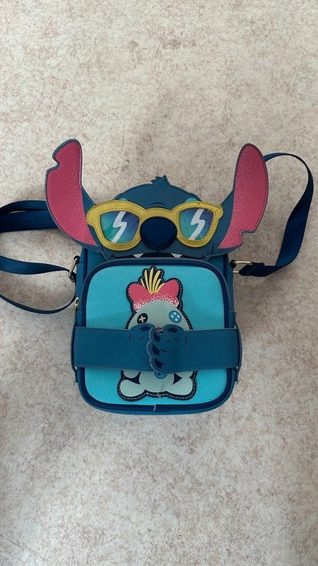 Loungefly - Stitch - Crossbuddy, Ophalen of Verzenden, Overige figuren, Gebruikt, Tas, Koffer of Zak