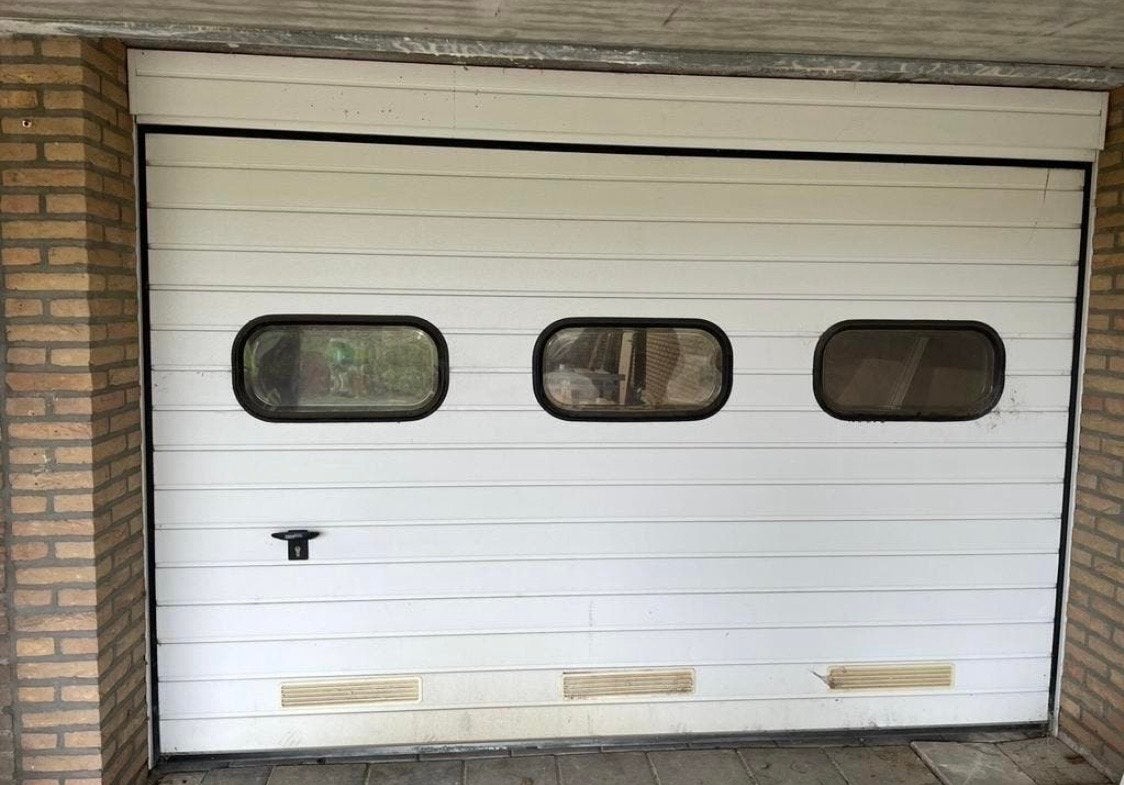 Garagedeur met motor en afstandsbediening, Gebruikt, Garagedeur, Ophalen of Verzenden, Metaal