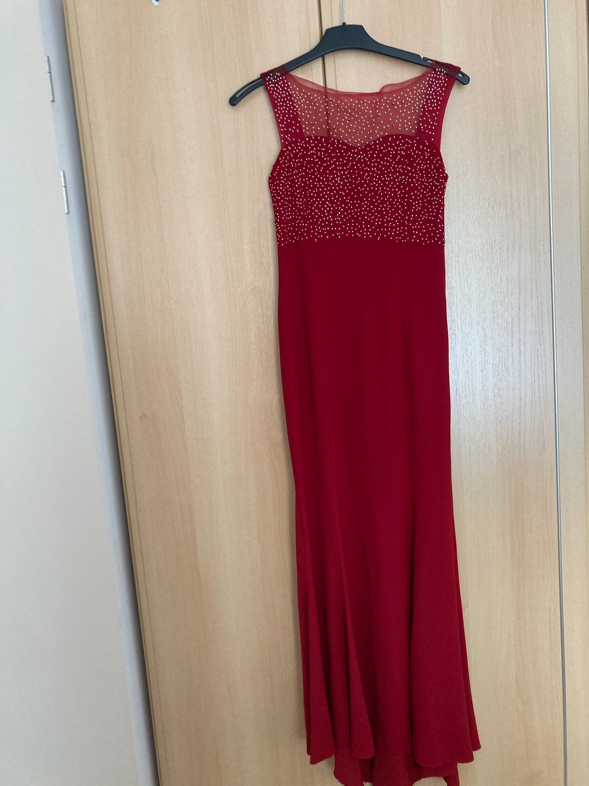 Elegante rode avondjurk met steentjes, Kleding | Dames, Ophalen of Verzenden, Zo goed als nieuw, Maat 34 (XS) of kleiner, Rood