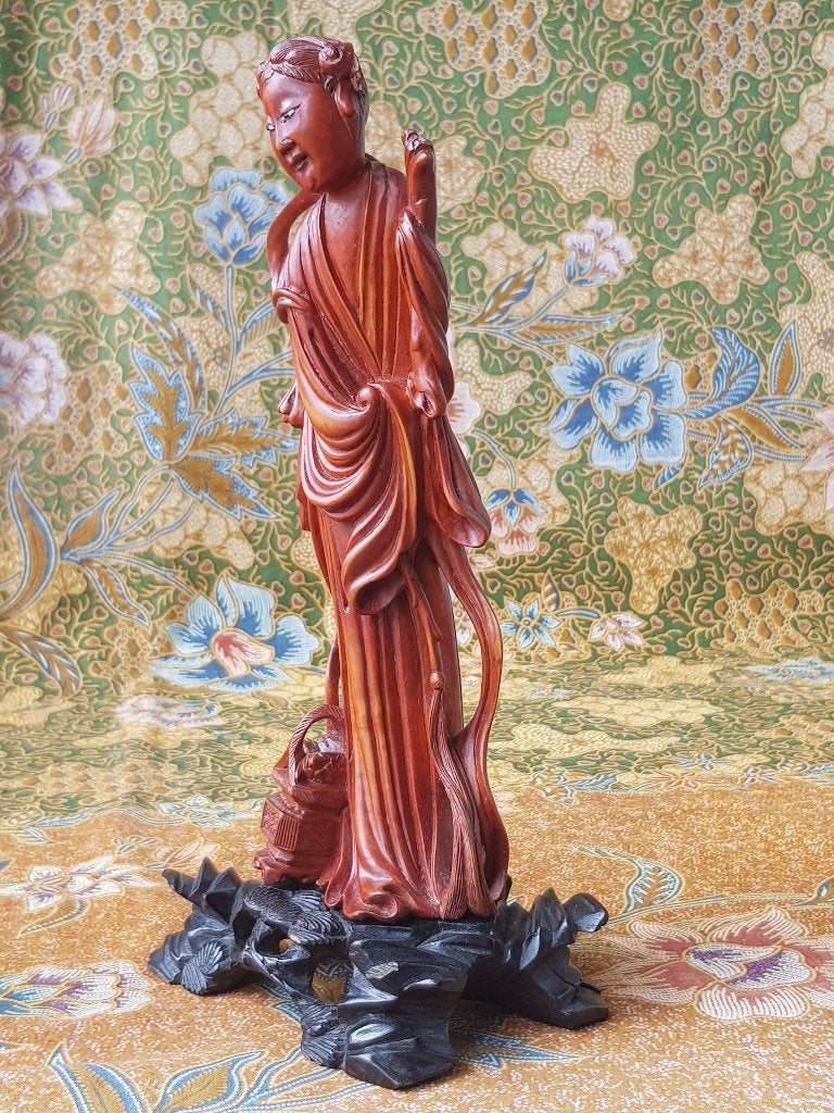 Mooi oud Oosters beeldje van coromandel hout 25 cm., Antiek en Kunst, Hout, Ophalen of Verzenden, Meerkleurig, Gesneden