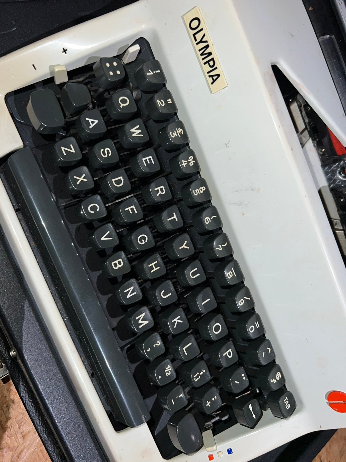 Vintage Olympia typemachine met originele koffer, Diversen, Ophalen, Gebruikt
