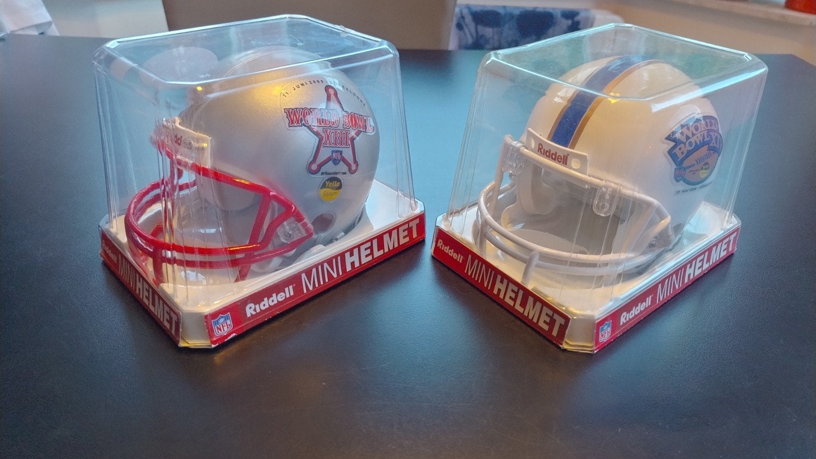 Riddell NFL World Bowl Mini Helmets (2 stuks), Ophalen of Verzenden, Nieuw, Overige sporten, Overige typen