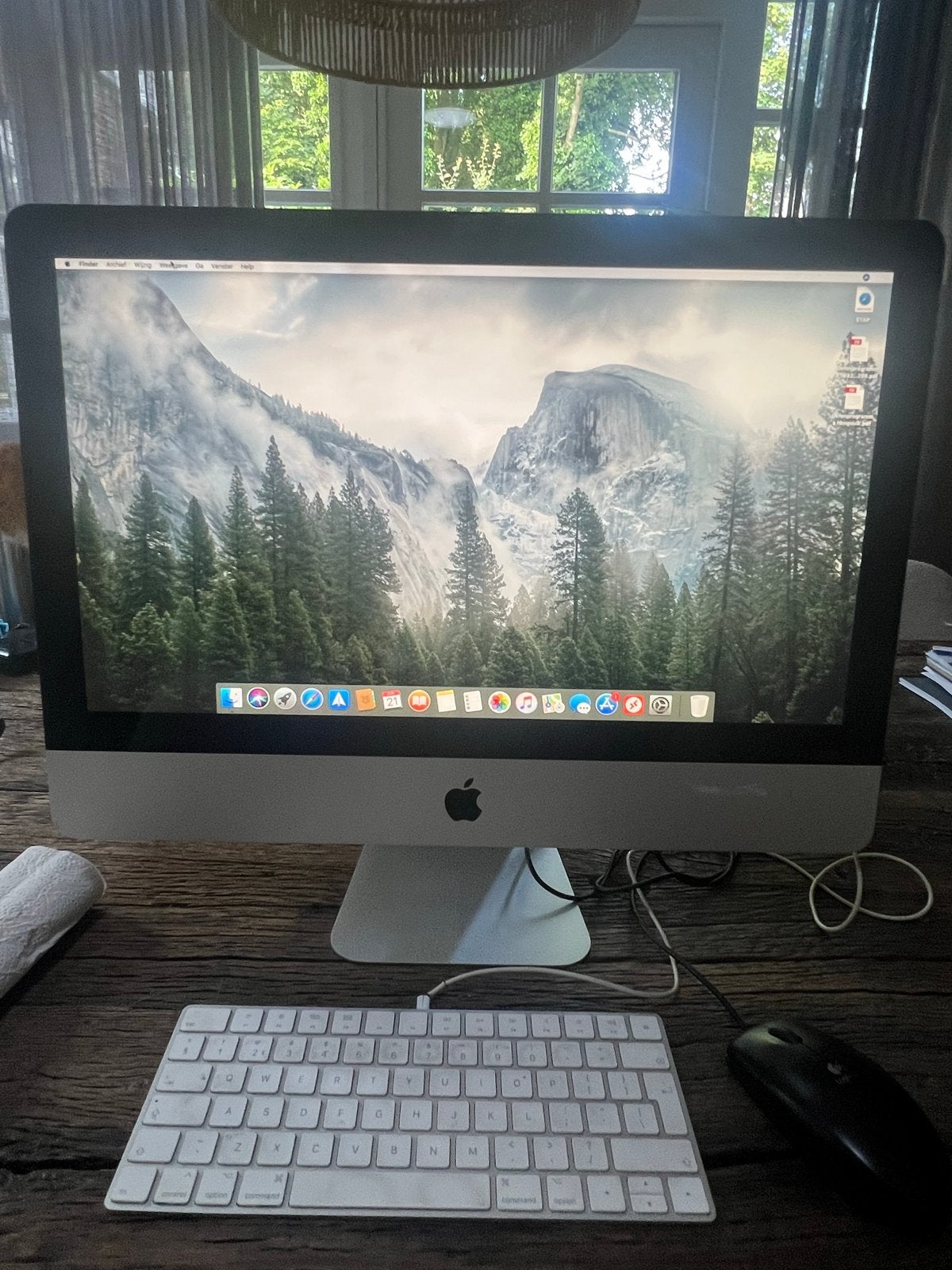 Apple iMac (21.5-inch, Mid 2011) - 8GB RAM, 240GB SSD, Computers en Software, Apple Desktops, Ophalen, Gebruikt, 2 tot 3 Ghz, IMac