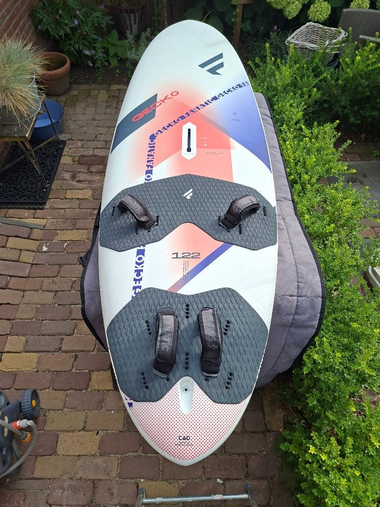 Fanatic Gecko 122L + vin + boardbag, Watersport en Boten, Windsurfen, Ophalen, Minder dan 250 cm, Fanatic, Zo goed als nieuw