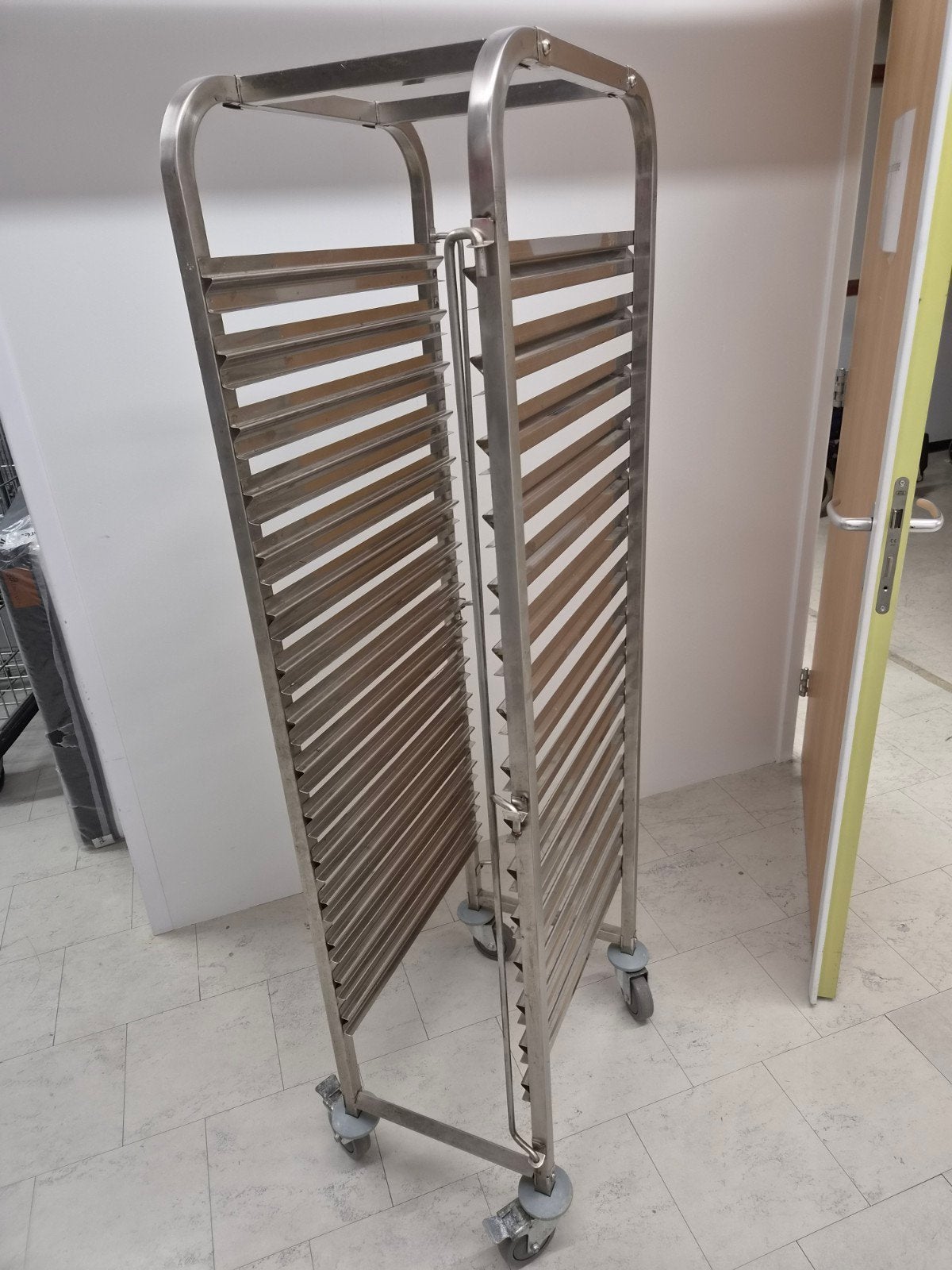 Dienbladenrek RVS, Ophalen