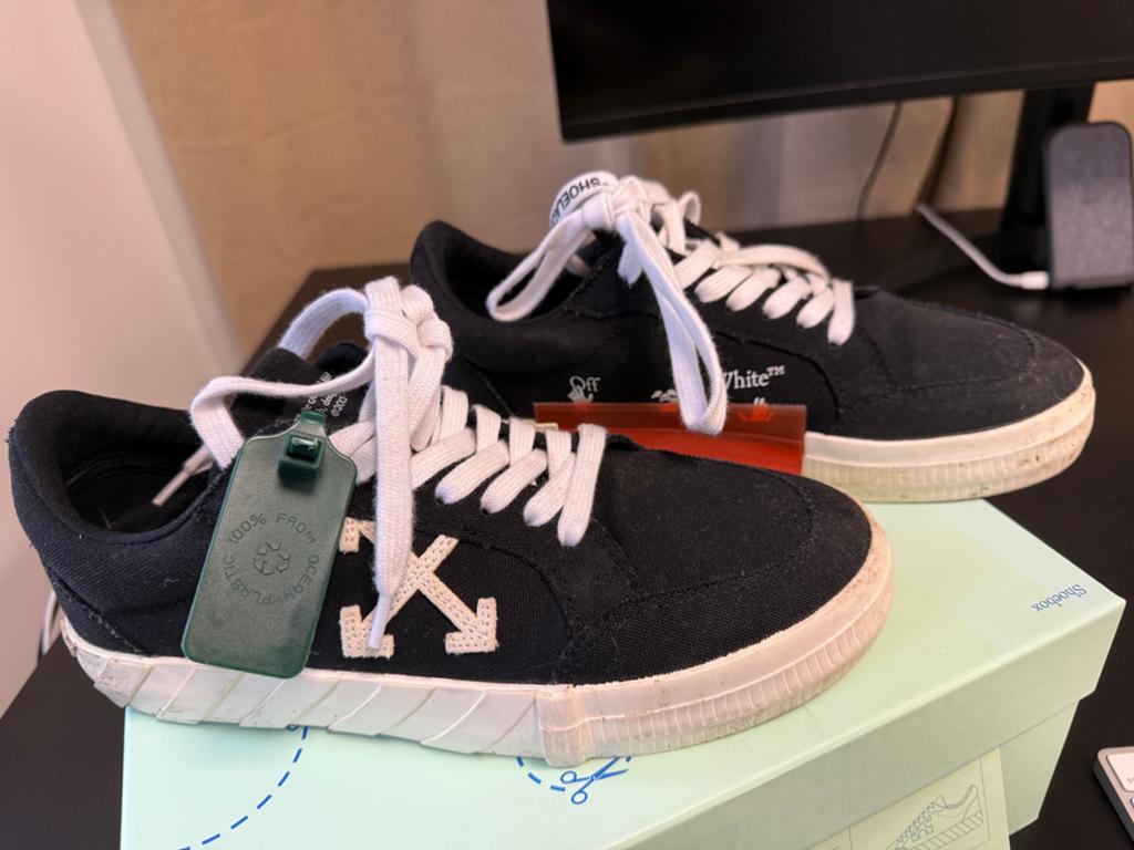 Off-White c/o Virgil Abloh Low Vulcanized Canvas Sneakers, Ophalen of Verzenden, Nieuw, Zwart, Sneakers of Gympen