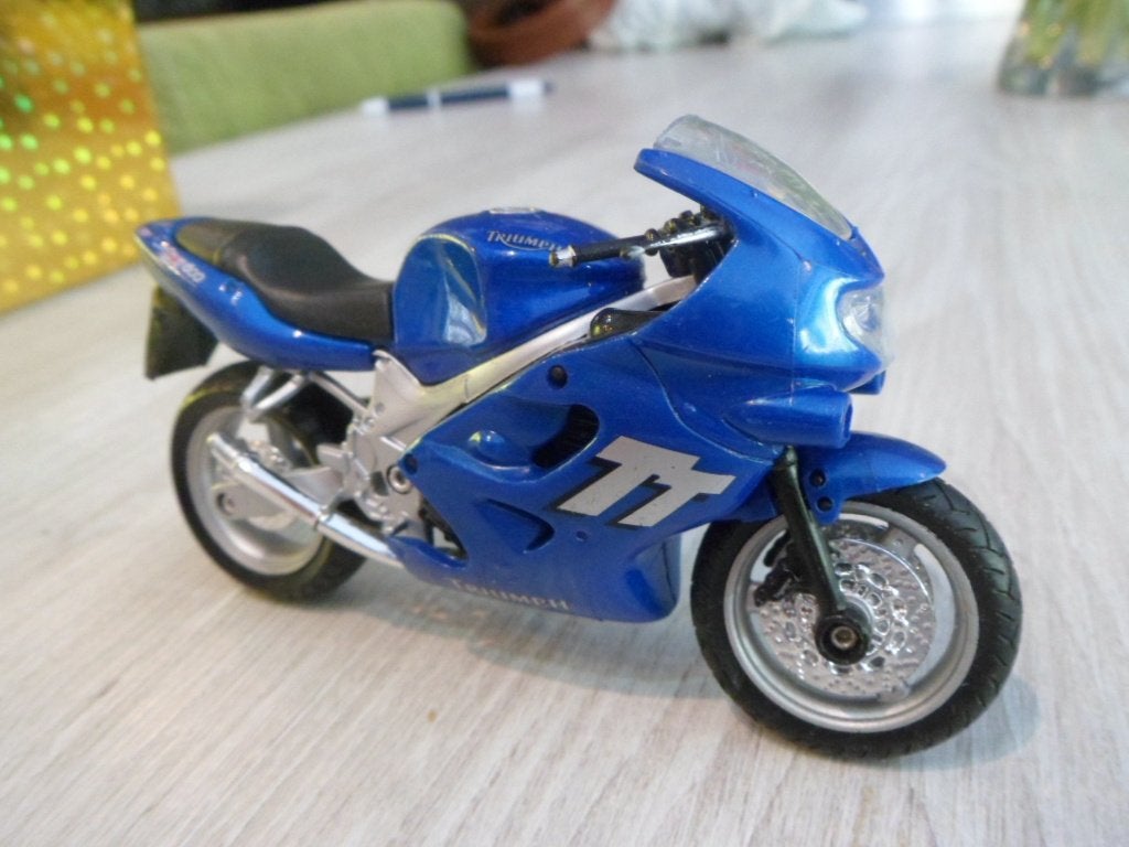 Maisto - Triumph TT600 [blauw] 1/18, Ophalen of Verzenden, Gebruikt, Motor, Maisto