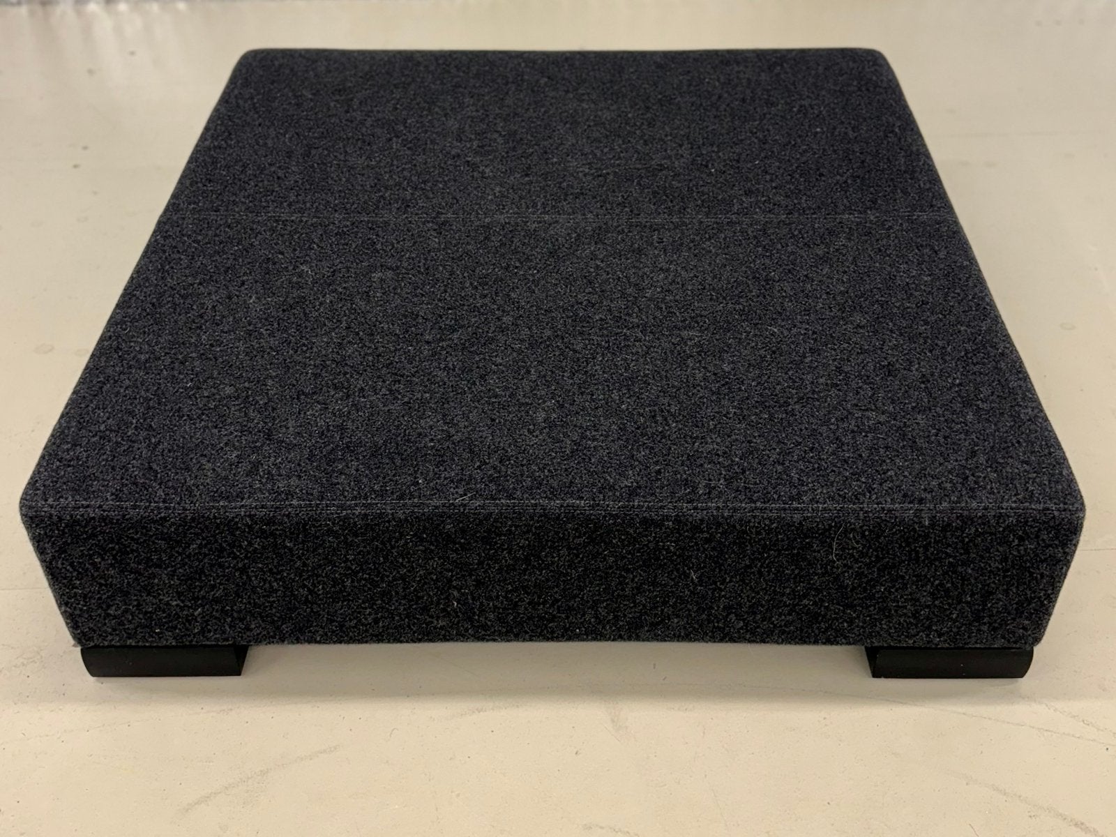 WITTMANN design ottoman in hoogwaardig wolvilt 100x100, |, Cassina Minotti B&B Italia Knoll Vitra Classicon Cappellini, Vierkant