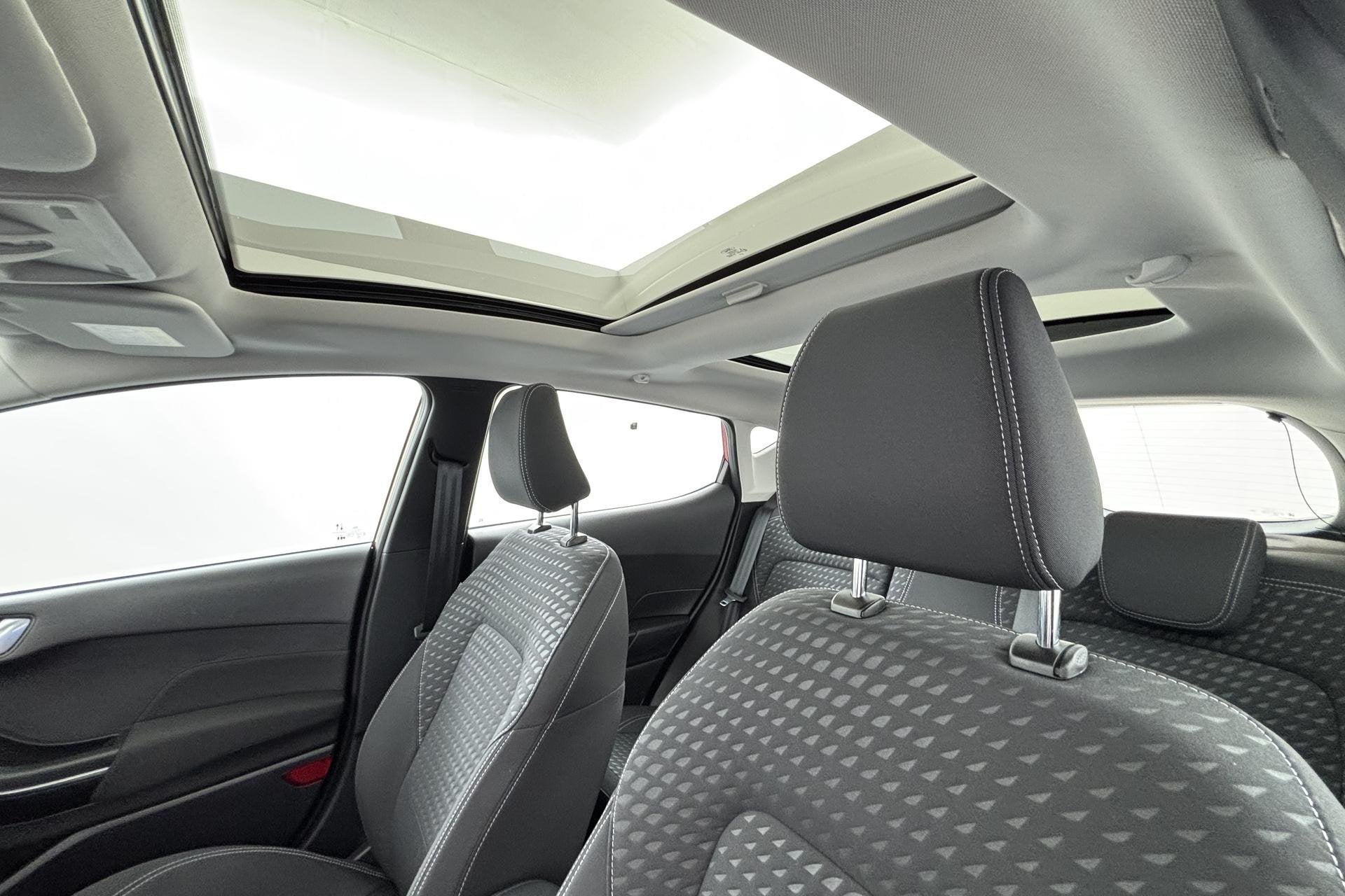 Foto 18 van Ford Fiesta 1.0 EcoBoost Titanium Nagenoeg nieuw en verrasse