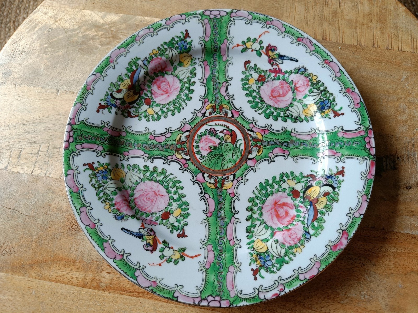 Chinees porseleinen Rose Medallion bord - Famille Rose, Antiek en Kunst, Ophalen of Verzenden