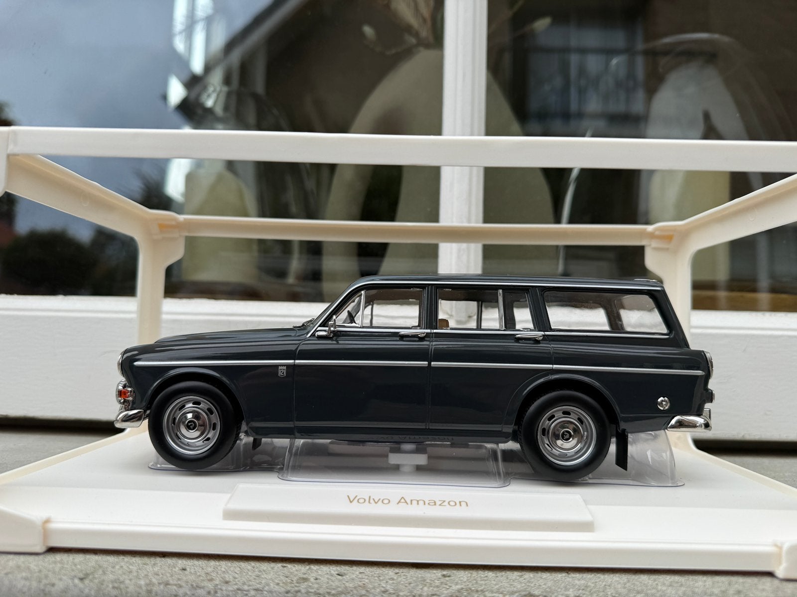 1:18 Volvo Amazon Break Graphite Grey 1966 Norev 188751, Hobby en Vrije tijd, Auto, Norev, 70-72 Av. de Bohlen, Vaulx-en-Velin, 69120, France