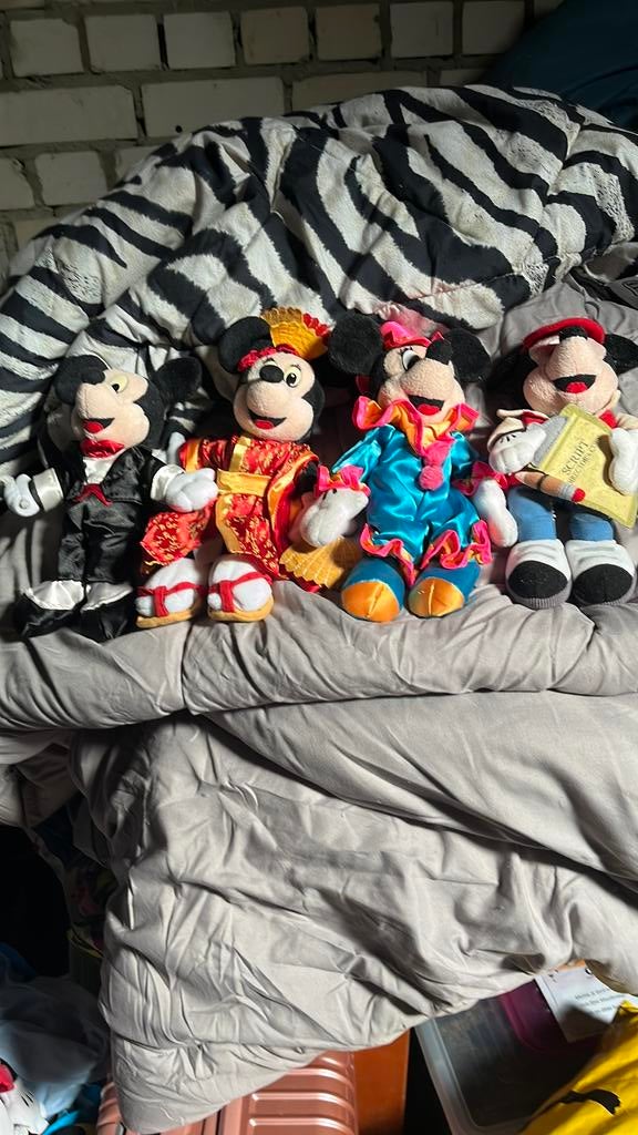 Mickey en minnie, Ophalen of Verzenden, Mickey Mouse, Zo goed als nieuw, Beeldje of Figuurtje