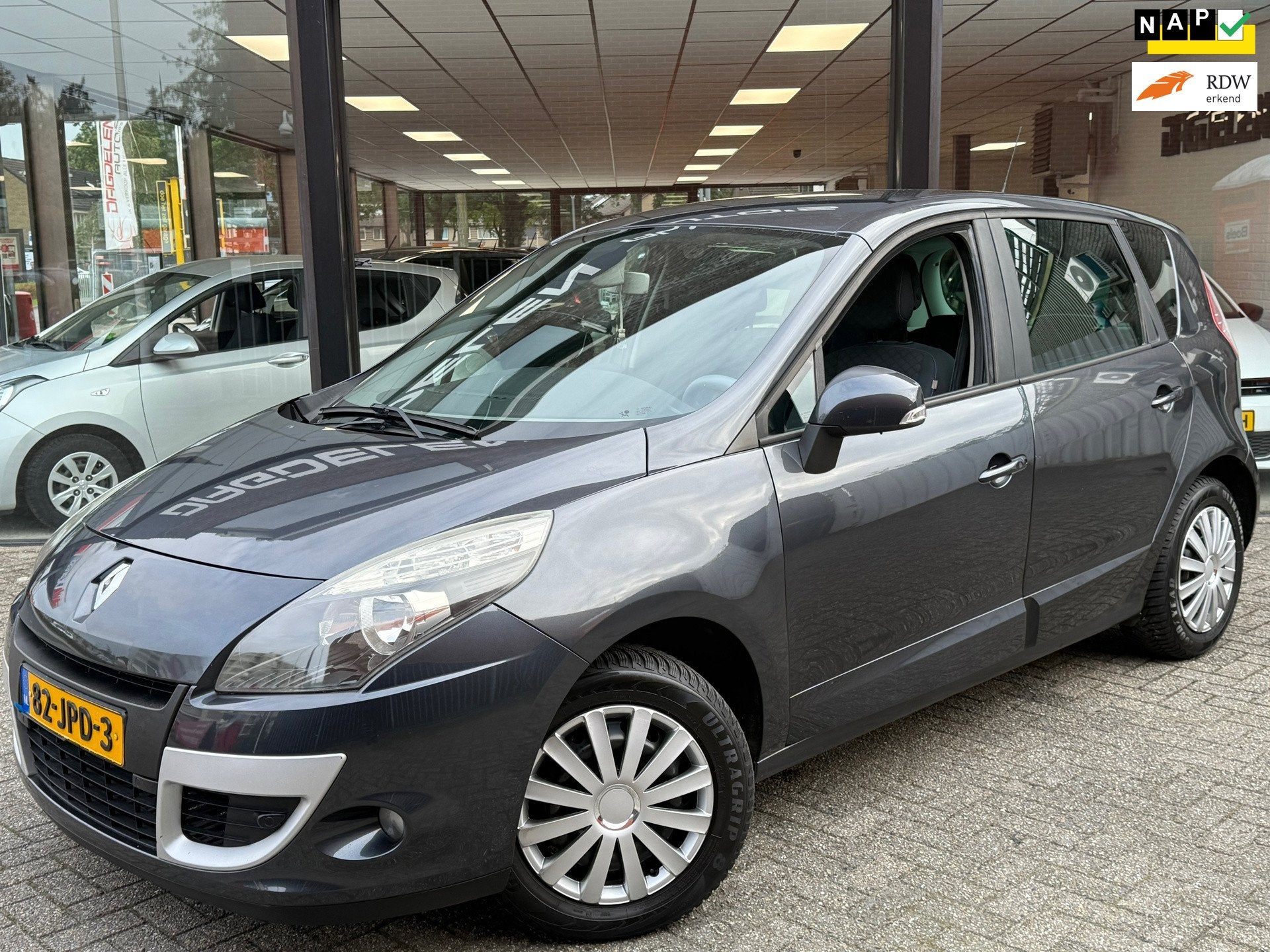 Renault Scénic 1.6 NAVI | CLIMATE | CRUISE | TREKHAAK | NAP, Auto's, Voorwielaandrijving, Gebruikt, 4 cilinders, Handgeschakeld