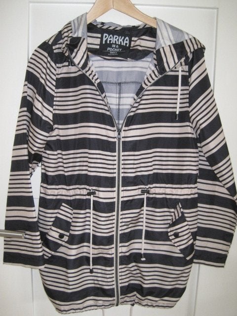 Parka jas. Maat S/M. Met koord in de taille., Maat 38/40 (M), Zwart, Ophalen of Verzenden, Zo goed als nieuw